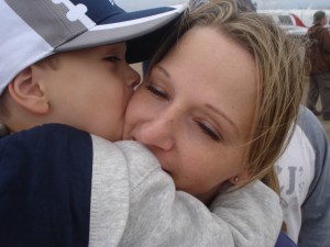 p kissing mamma 102509 airshow